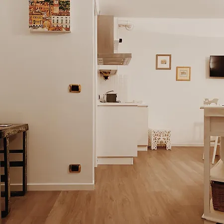 Lo Scalino Apartment *